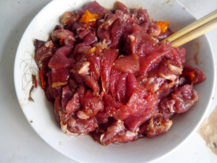 爆炒五香牛肉步骤4