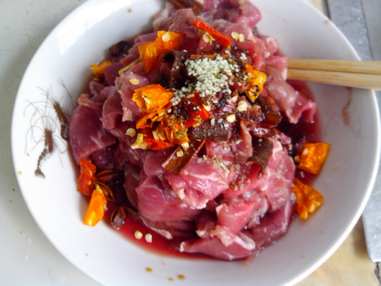 爆炒五香牛肉步骤3