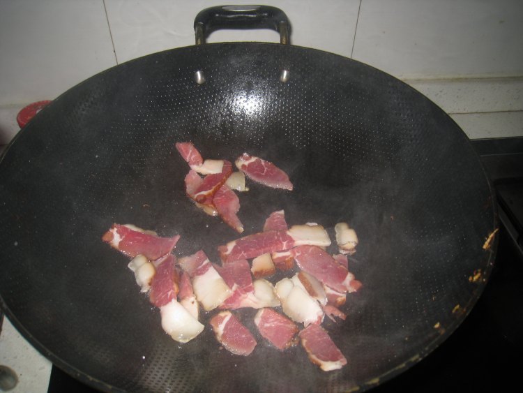 醃豆角干炒腊肉步骤5