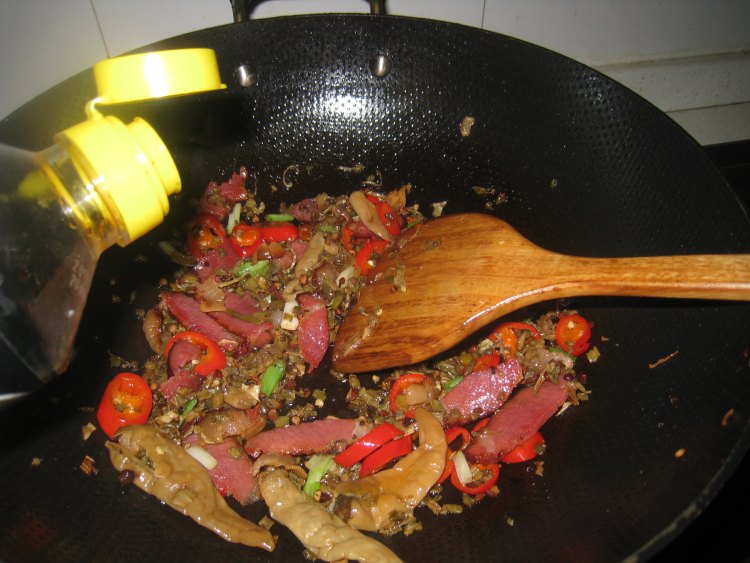 醃豆角干炒腊肉步骤8