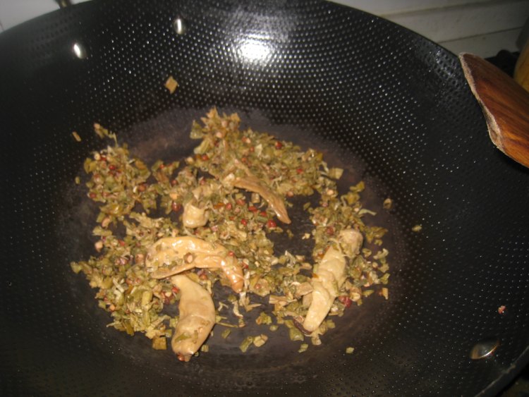 醃豆角干炒腊肉步骤4