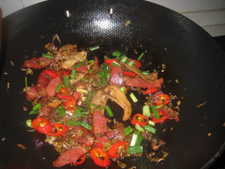 醃豆角干炒腊肉步骤9