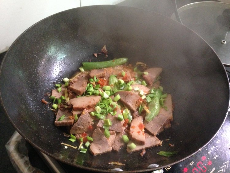 青椒炒卤牛肉步骤9