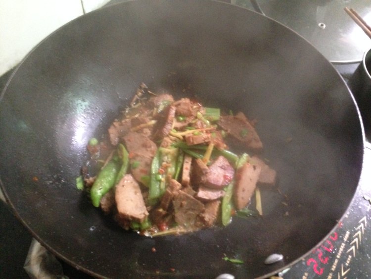 青椒炒卤牛肉步骤10