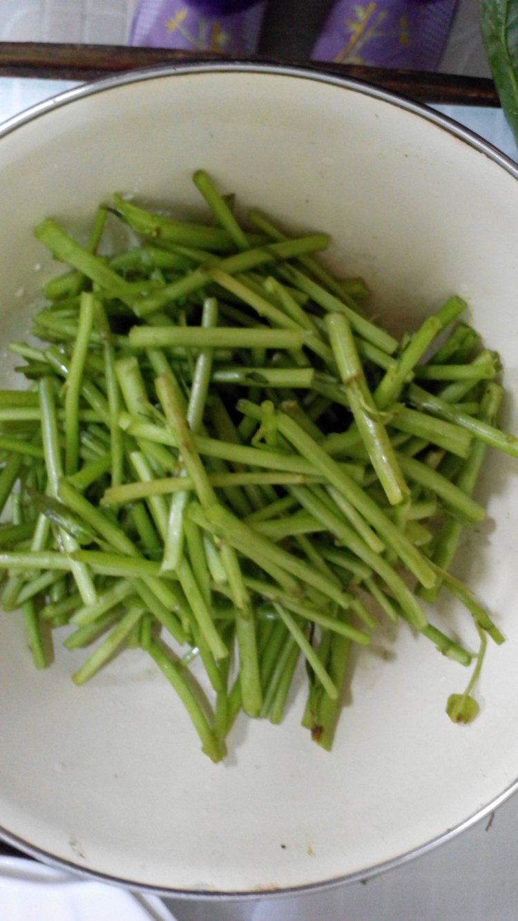 空心菜杆炒肉步骤3