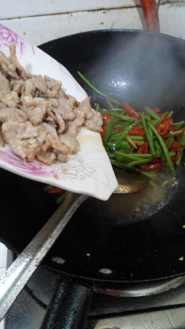 空心菜杆炒肉步骤11
