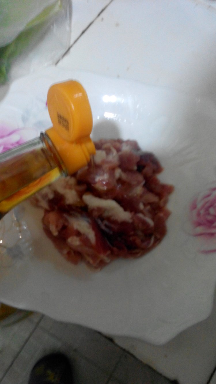 老干妈版辣椒炒肉步骤1