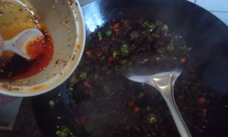 农家炒盐菜步骤9