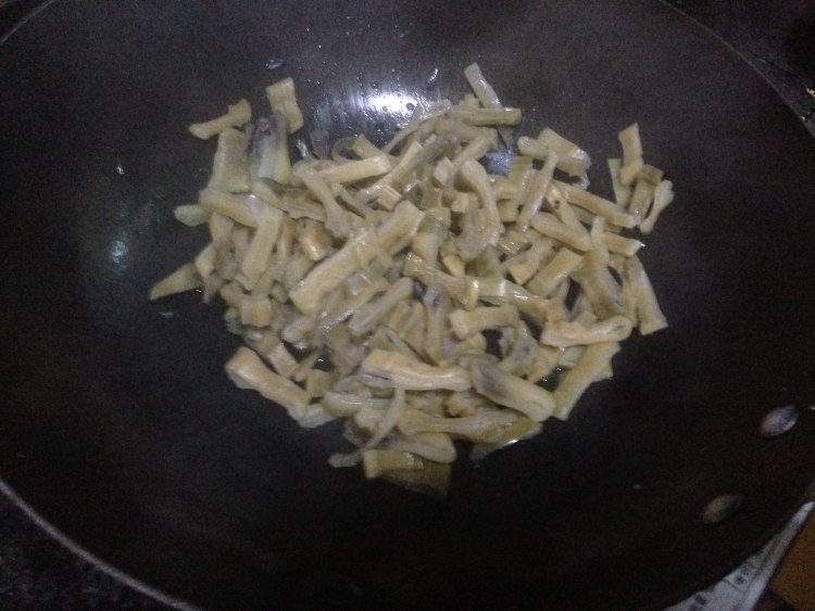 剁椒炒刀豆干步骤4