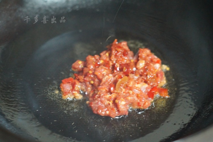 酸豆角蒜苗炒肉末步骤5
