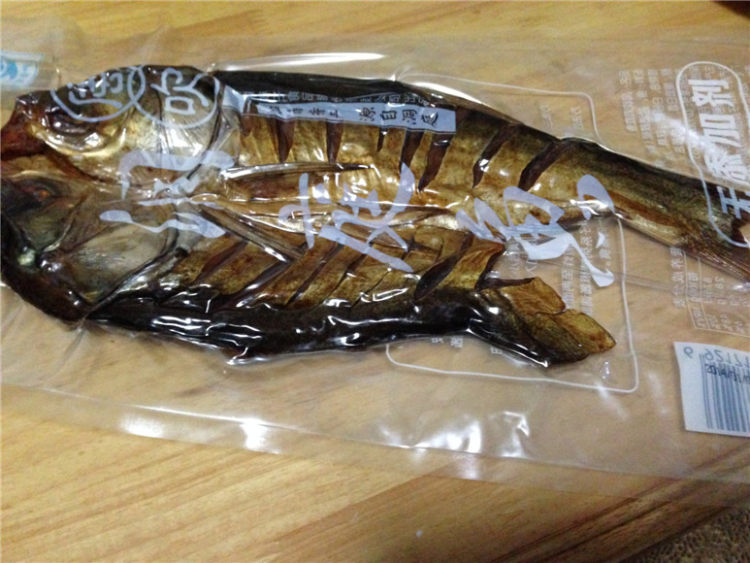 黄豆酱蒸干鱼步骤1