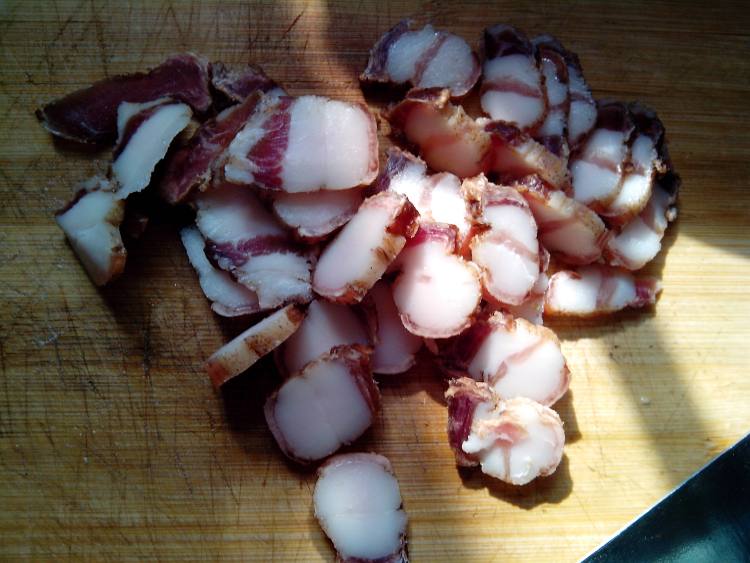 辣椒炒腊肉步骤1