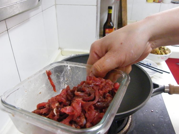 芹菜牛肉步骤9