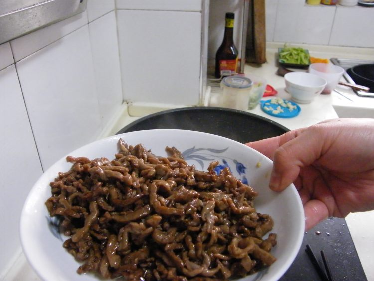 芹菜牛肉步骤12