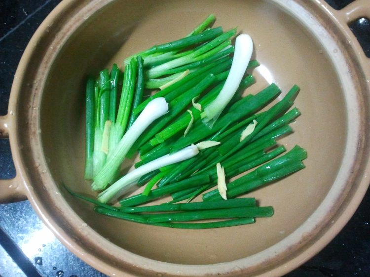 剁椒干锅鱼头步骤4