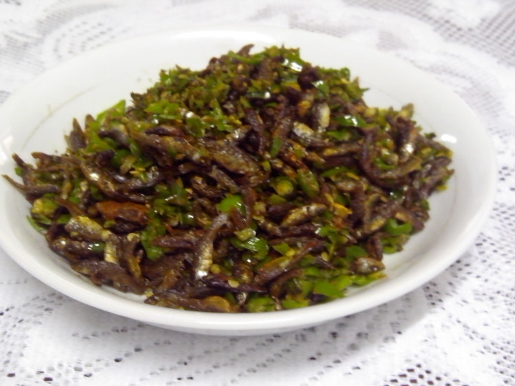 青辣椒炒火焙鱼步骤8