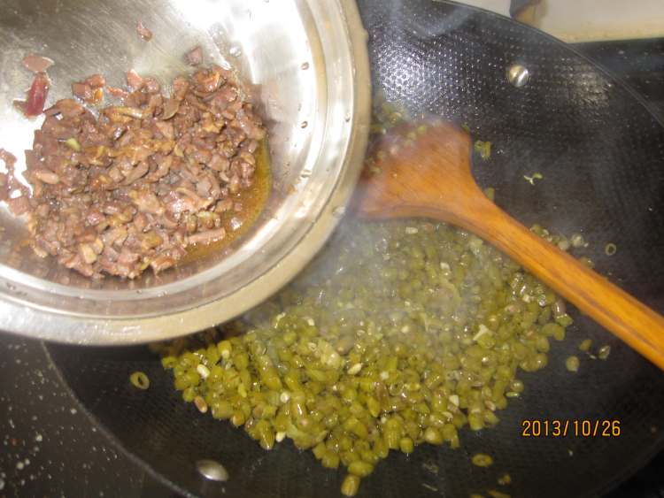 酸豆角炒鸡胗步骤10