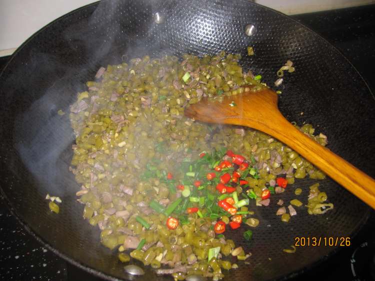 酸豆角炒鸡胗步骤12