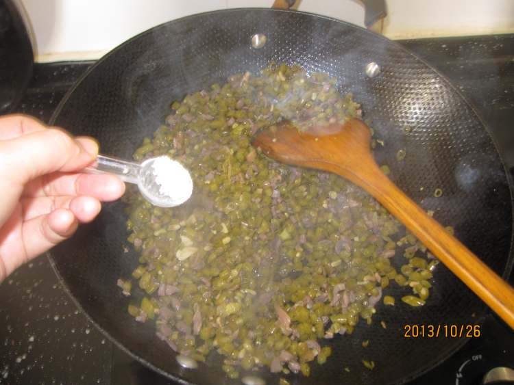酸豆角炒鸡胗步骤11