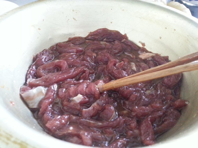小米椒炒牛肉步骤2