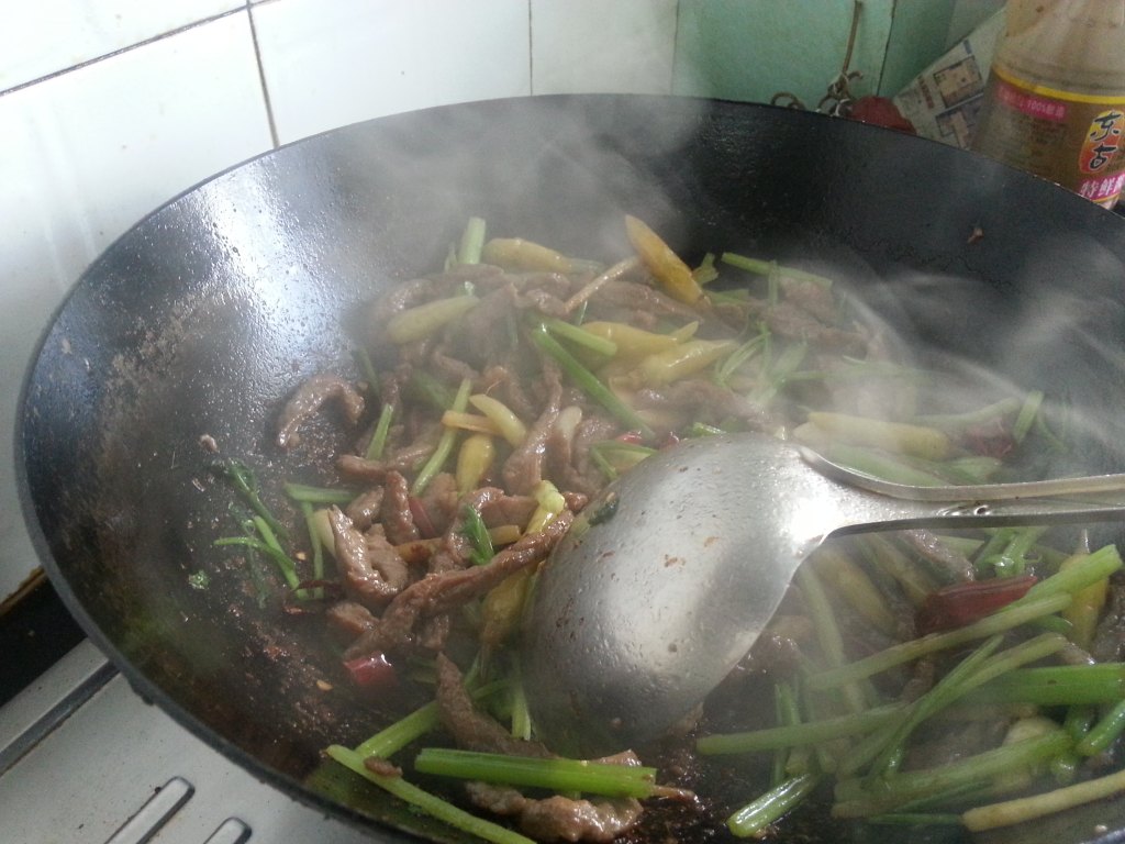 小米椒炒牛肉步骤6