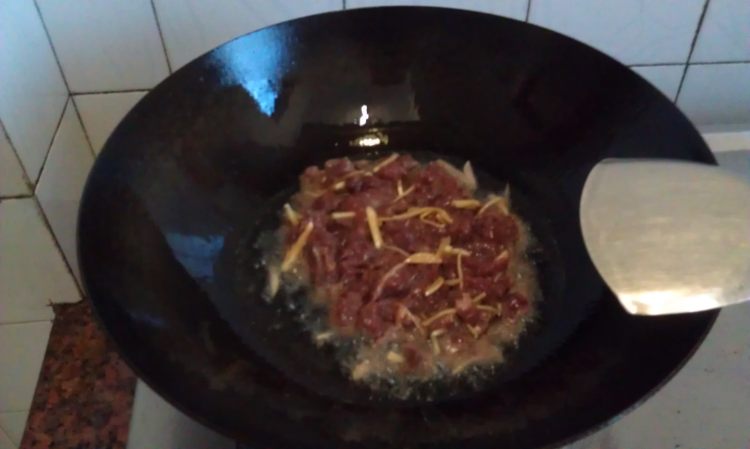 尖椒牛肉丝步骤4