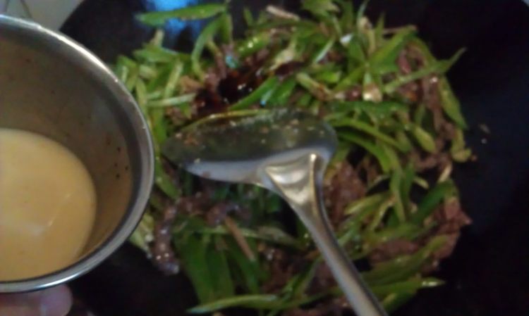 尖椒牛肉丝步骤8
