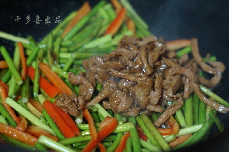 蒜苗炒肉丝步骤10
