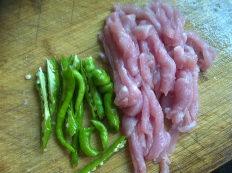 豆干炒肉丝步骤3