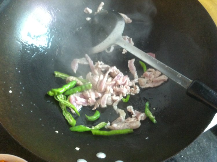 豆干炒肉丝步骤5