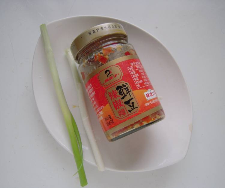 辣酱肉末煨豆花步骤2