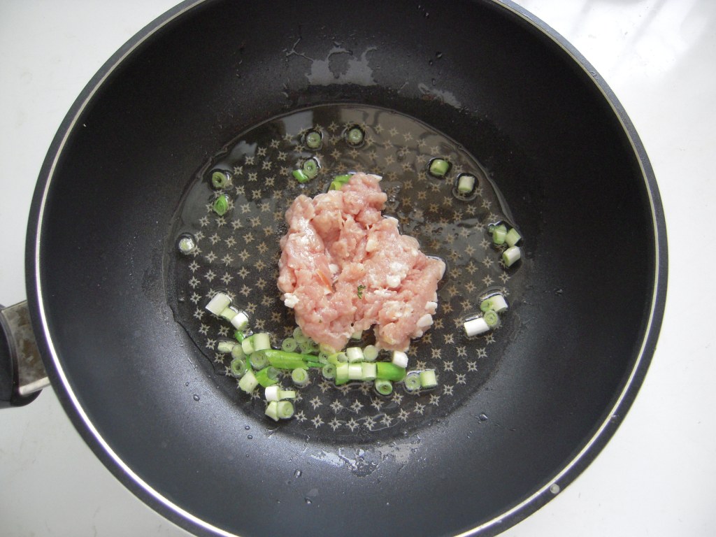辣酱肉末煨豆花步骤8