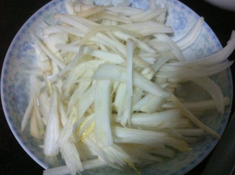 黑木耳炒白菜梗步骤2