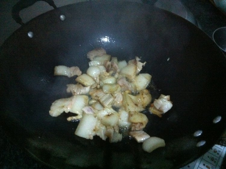 鸡蛋炒五花肉步骤4