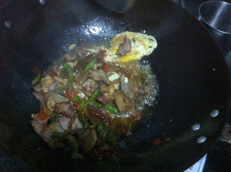 鸡蛋炒五花肉步骤9