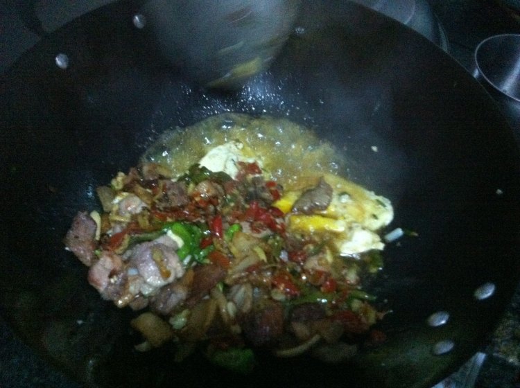鸡蛋炒五花肉步骤8