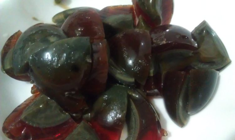 青椒皮蛋豆腐步骤2