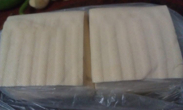 青椒皮蛋豆腐步骤3