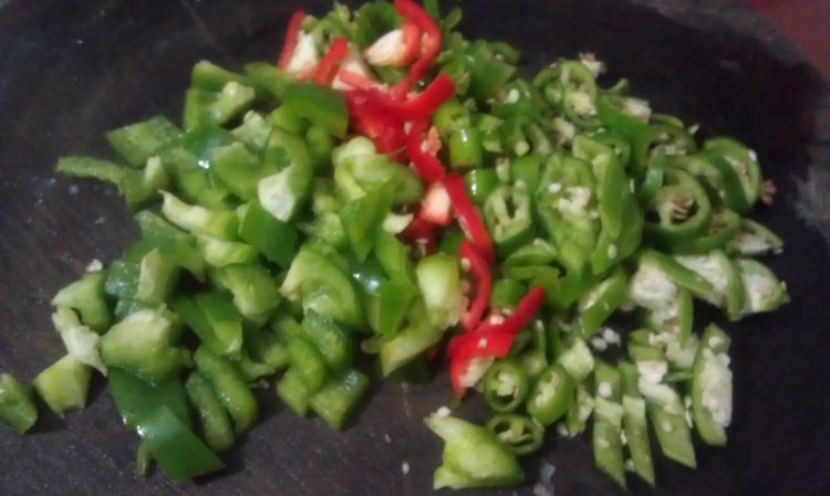青椒皮蛋豆腐步骤6