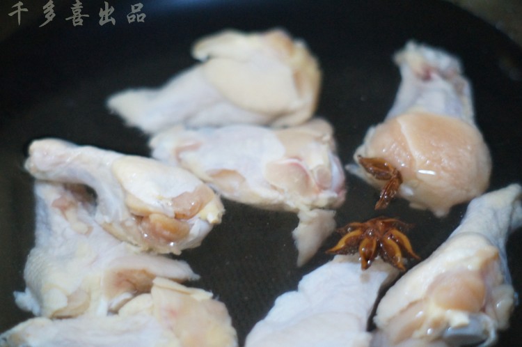 木耳子姜烧鸡翅根步骤2