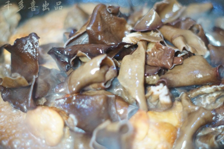 木耳子姜烧鸡翅根步骤12