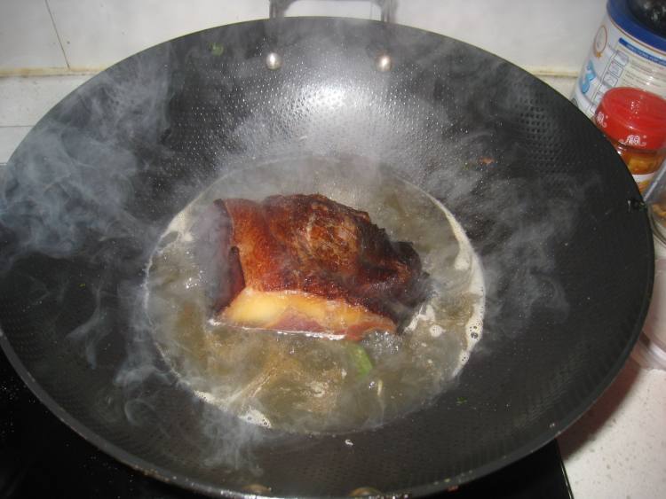湖南腊肉炒笋皮步骤3