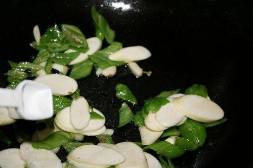 高笋炒腊肉步骤8