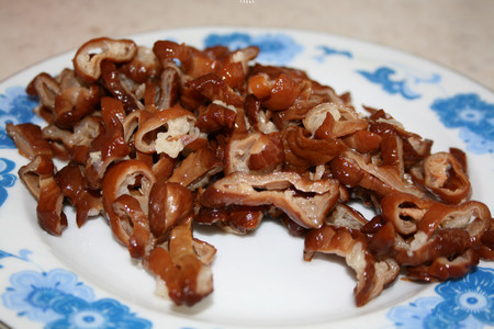白辣椒熏豆干炒腊肠步骤2