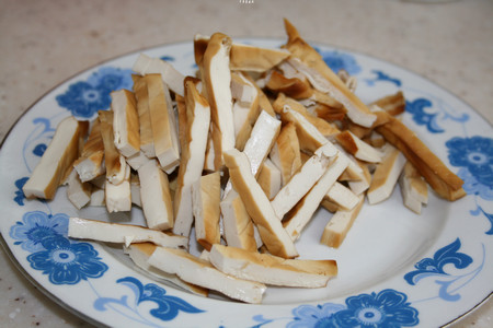 白辣椒熏豆干炒腊肠步骤4