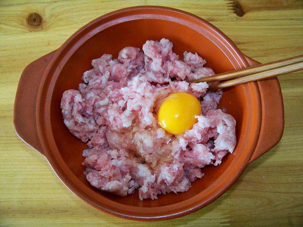 黄金飘香肉丸步骤2