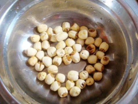 冰糖湘莲步骤1