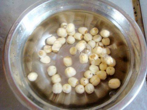 冰糖湘莲步骤2