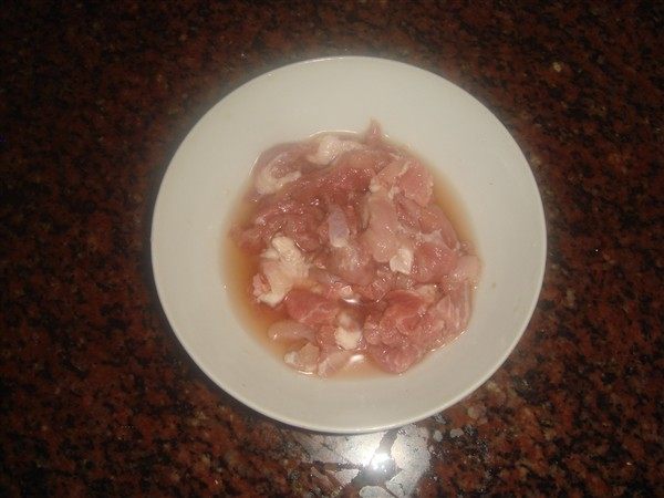 尖椒炒肉丝步骤3