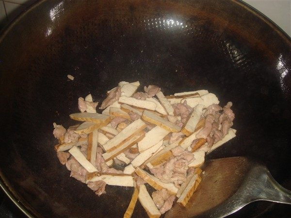 尖椒炒肉丝步骤5